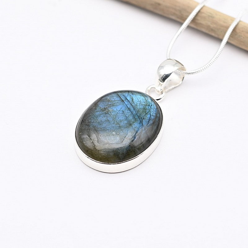 Pendentif "Protection" en Labradorite Ref : Lab5