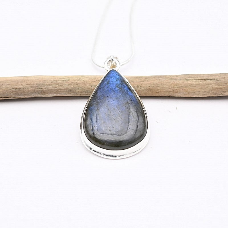 Pendentif "Protection" en Labradorite Ref : Lab8