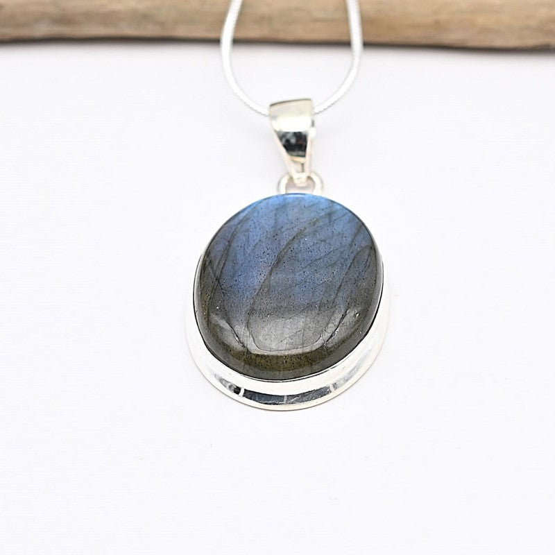 Pendentif "Protection" en Labradorite Ref : Lab1