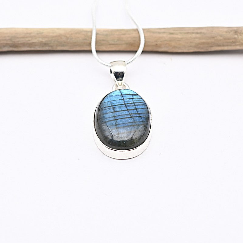 Pendentif "Protection" en Labradorite Ref : Lab9